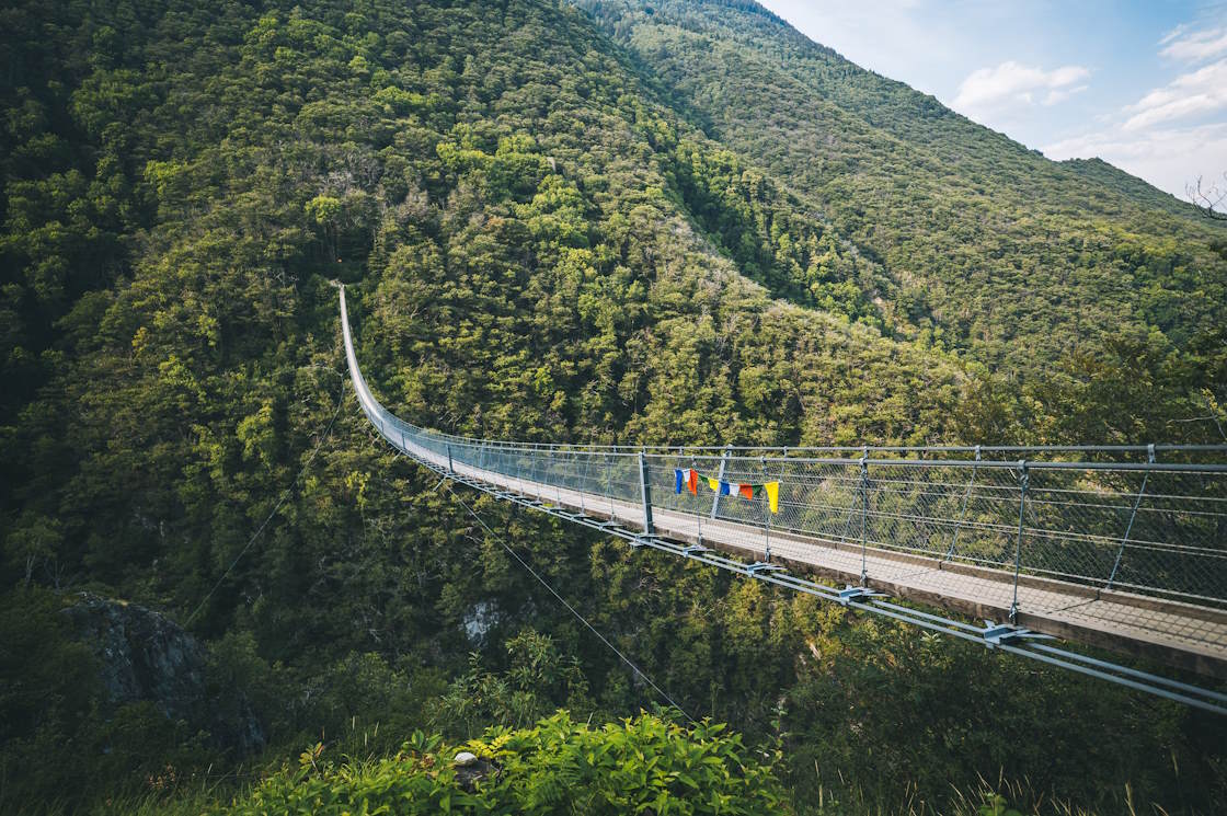 Hiking vacation Ticino, suspension bridge over the gorge Ponte Tibetano