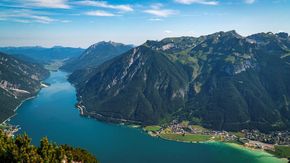 Natation longue distance au lac Achensee dans le Tyrol