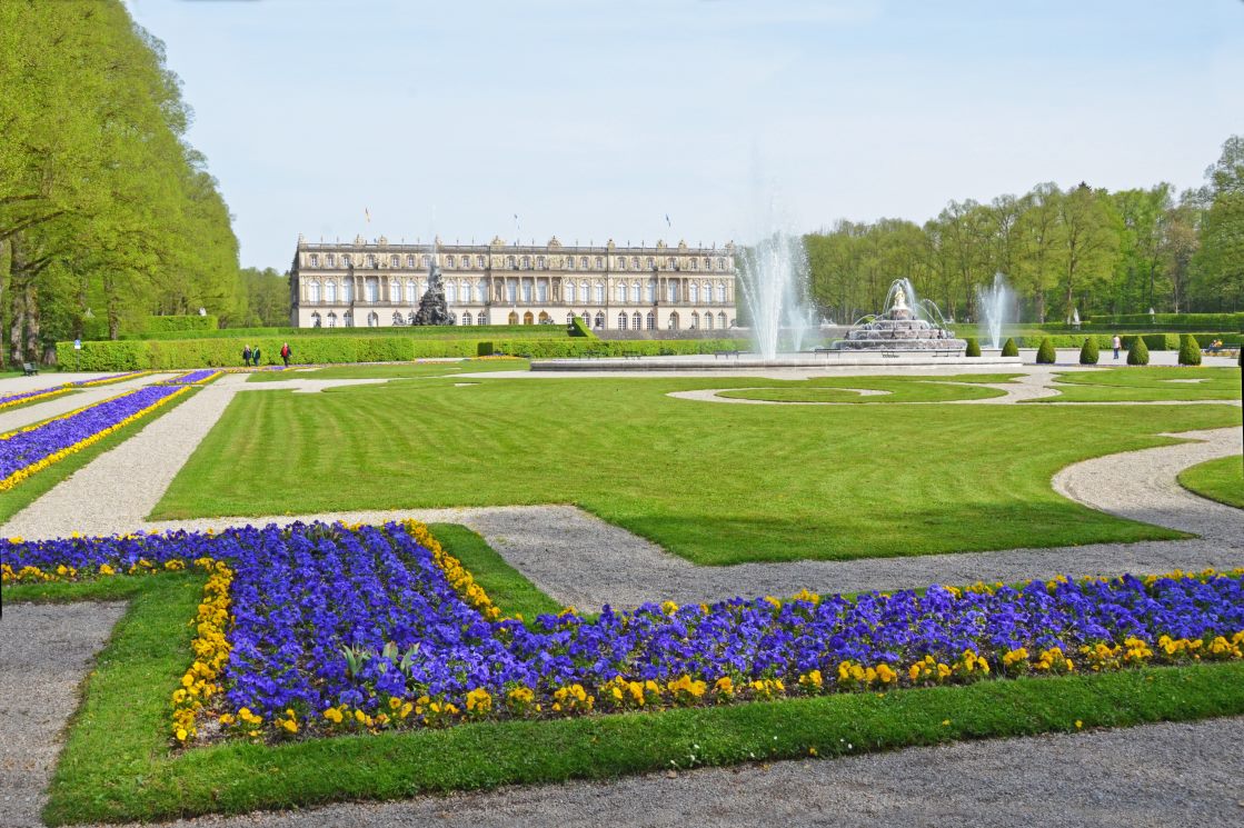 Schlosspark vor dem Königsschloss auf Herrenchiemsee 