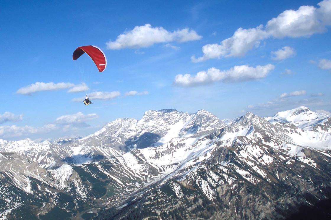 Gleitschirmflug über die Alpen Liechtensteins