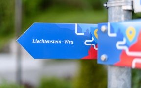 Hinweisschild Liechtenstein Weg