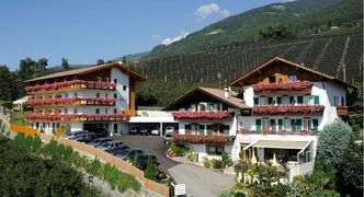 Hotel in Südtirol oberhalb Meran