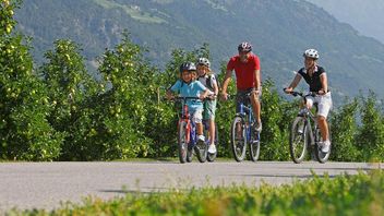 In giro con la famiglia, vacanze in bicicletta a Merano e dintorni