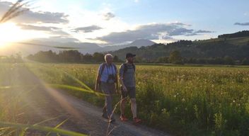 Wanderer auf dem Liechtenstein Weg