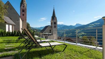 Urlaub mit Blick in die Dolomiten, Panoramahotel FLORA Villanders