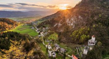 Izletniška destinacija Slovenija, Grad Kamen pri Begunjah