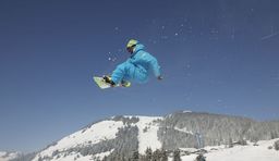 Französische Alpen_Snowpark_Snowboard fahren